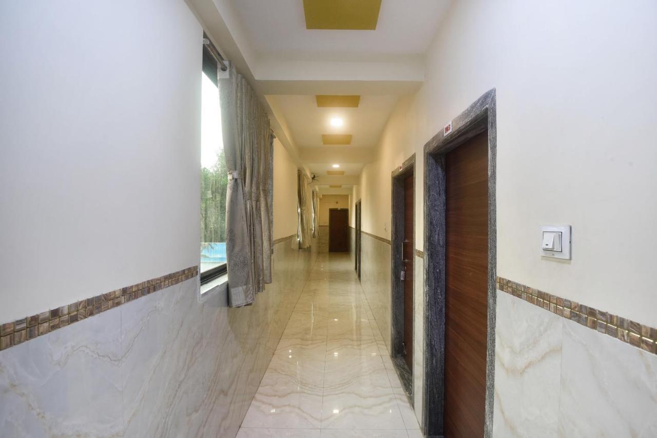 Oyo 60773 Ruchita Loadging & Boarding Otel Mumbai Dış mekan fotoğraf