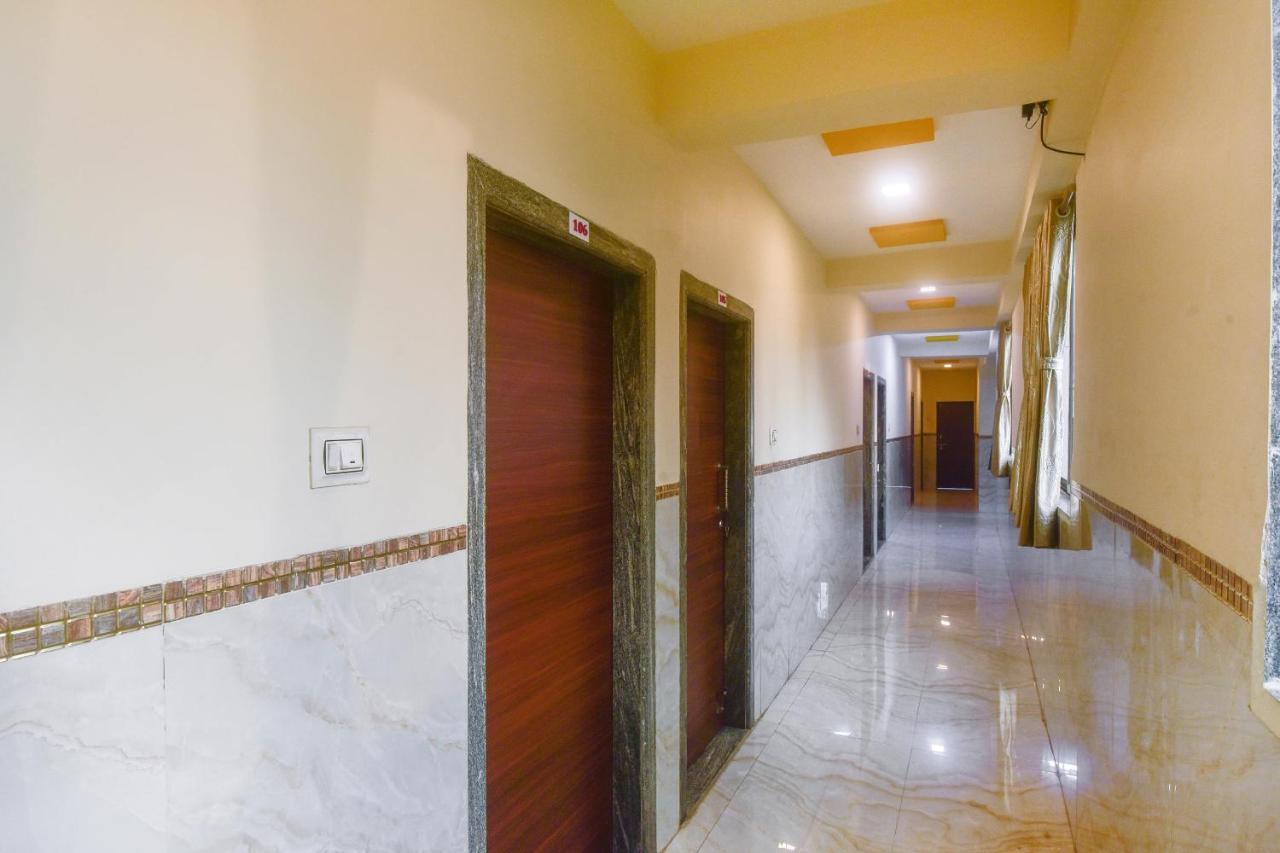 Oyo 60773 Ruchita Loadging & Boarding Otel Mumbai Dış mekan fotoğraf