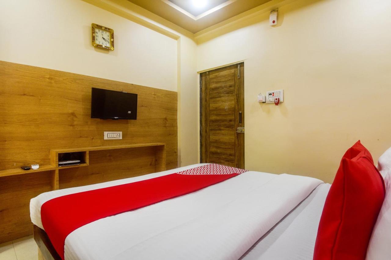 Oyo 60773 Ruchita Loadging & Boarding Otel Mumbai Dış mekan fotoğraf