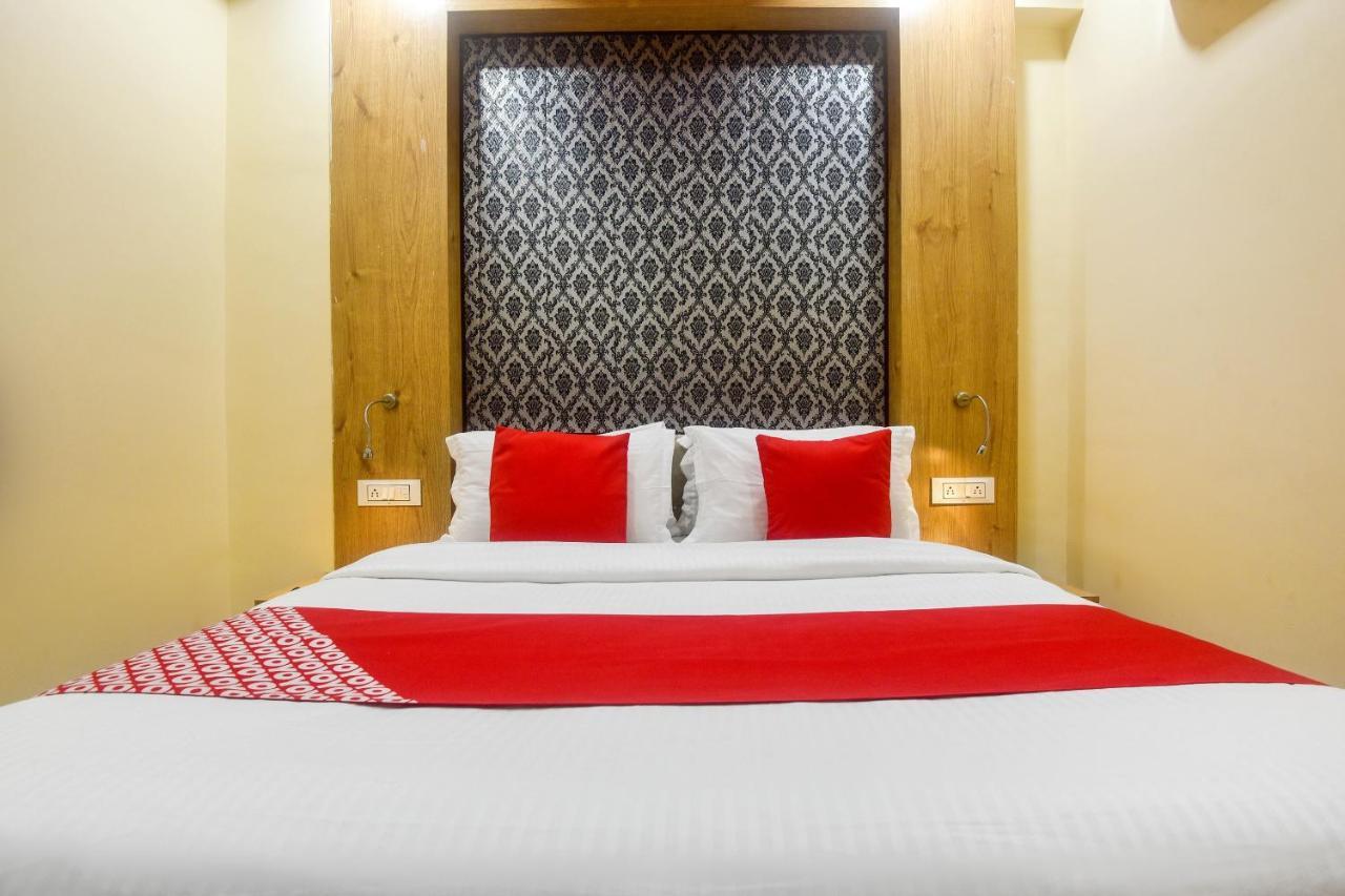 Oyo 60773 Ruchita Loadging & Boarding Otel Mumbai Dış mekan fotoğraf