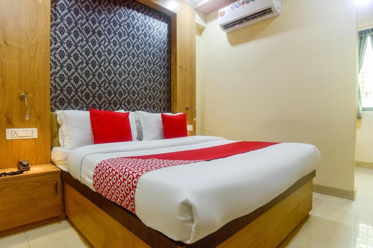 Oyo 60773 Ruchita Loadging & Boarding Otel Mumbai Dış mekan fotoğraf