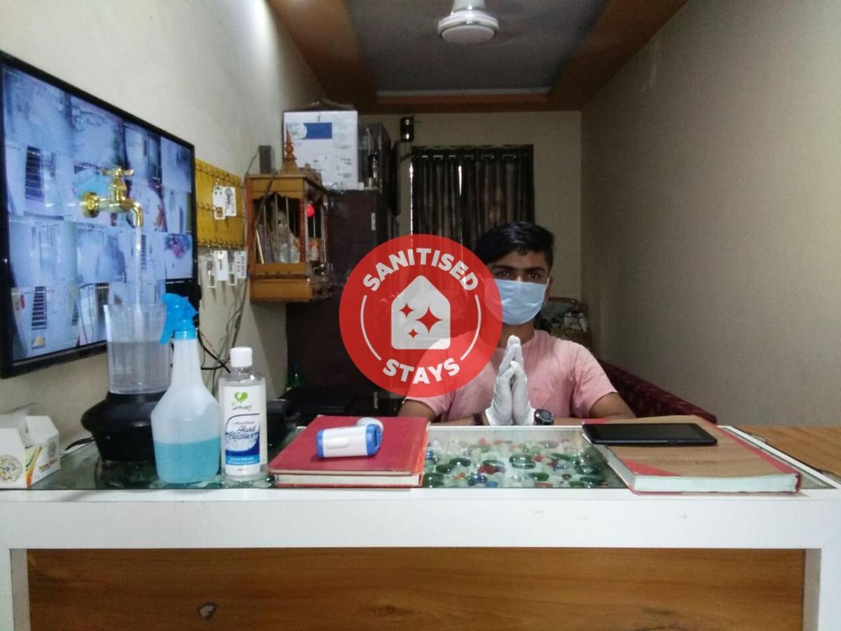 Oyo 60773 Ruchita Loadging & Boarding Otel Mumbai Dış mekan fotoğraf